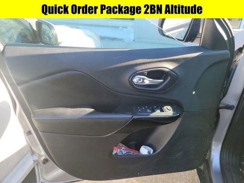 Used 2019 Jeep Cherokee Latitude Plus image 7