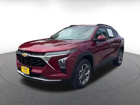 Used 2025 Chevrolet Trax LT w/ LT Convenience Package FWD image 5
