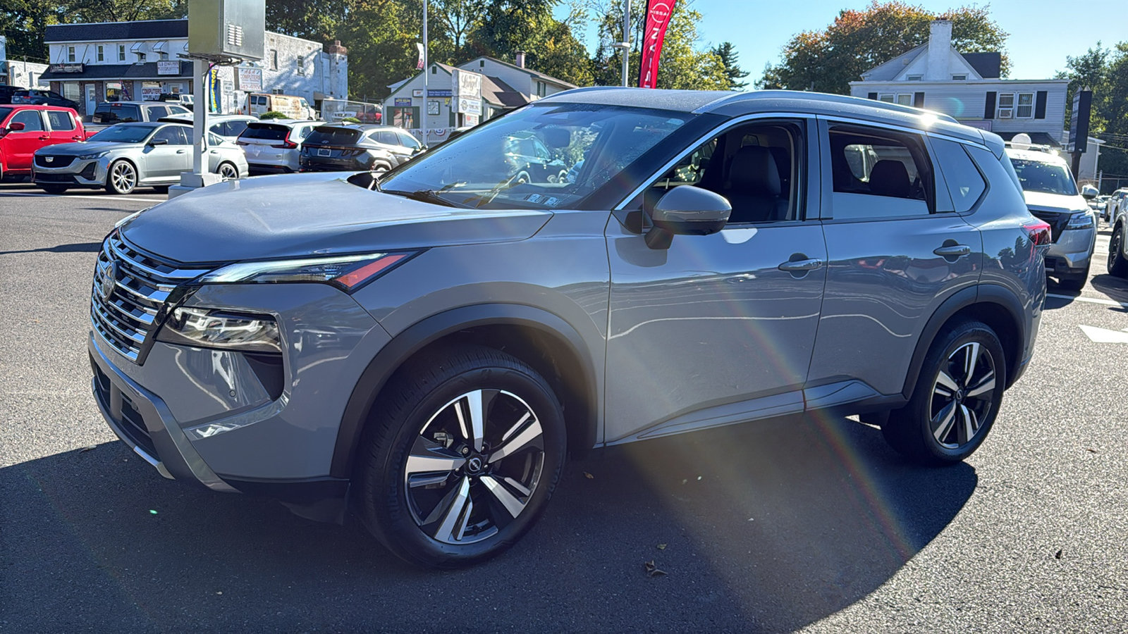 Certified 2025 Nissan Rogue SL AWD/4WD image 3
