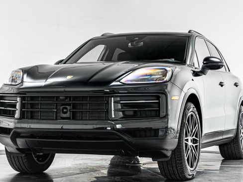 Used 2025 Porsche Cayenne AWD/4WD image 5