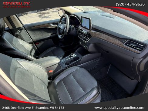 Used 2020 Ford Escape Titanium image 23