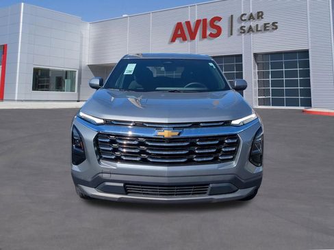 Used 2025 Chevrolet Equinox LT image 2