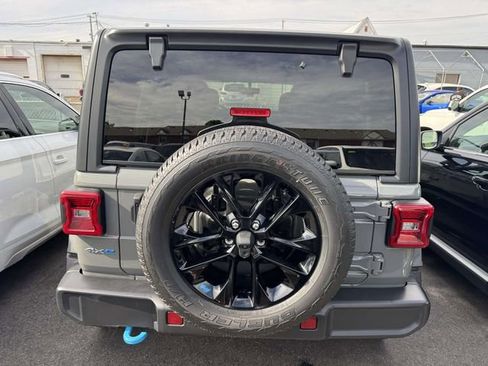 Used 2023 Jeep Wrangler Unlimited Sahara w/ Cold Weather Group AWD/4WD image 9