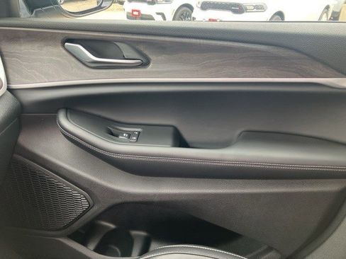 New 2025 Jeep Grand Cherokee Limited image 21