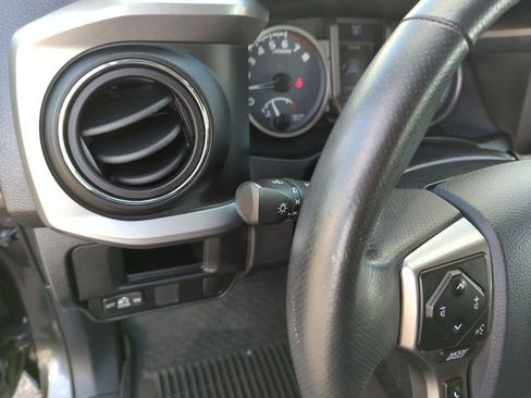 Used 2017 Toyota Tacoma SR5 w/ Tow Package image 19