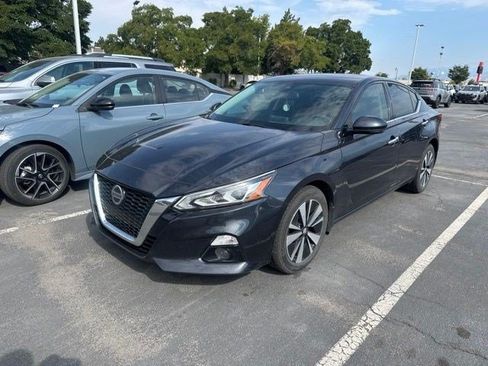 Used 2020 Nissan Altima 2.5 SV AWD/4WD image 2