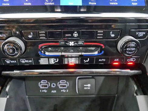 Used 2023 Jeep Grand Cherokee L Limited AWD/4WD image 29