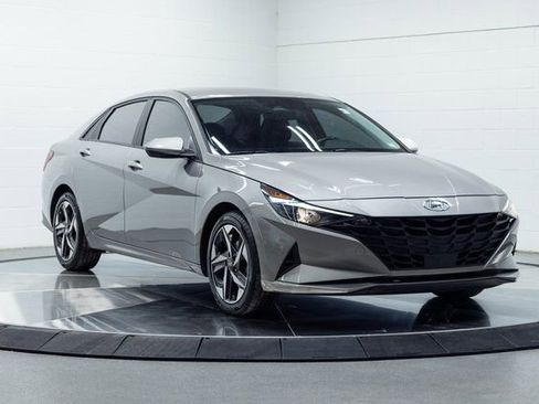 Used 2023 Hyundai Elantra SEL w/ Convenience Package image 4