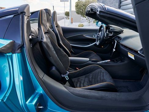Used 2025 McLaren Artura Spider RWD image 28