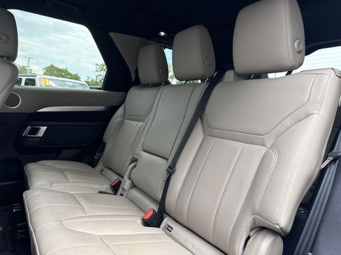 Used 2020 Land Rover Discovery Landmark AWD/4WD image 30