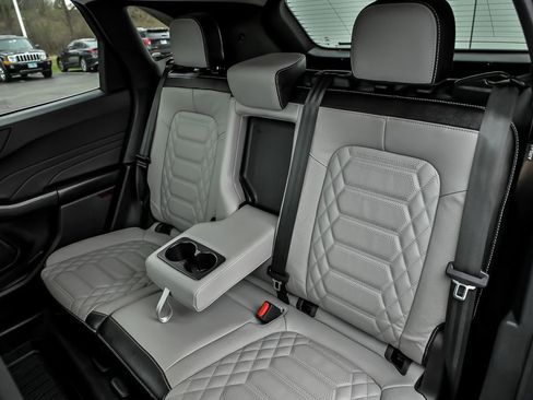 Used 2023 Ford Escape Platinum w/ Premium Technology Package AWD/4WD image 15