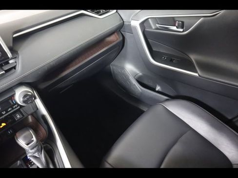 Used 2019 Toyota RAV4 Limited image 14
