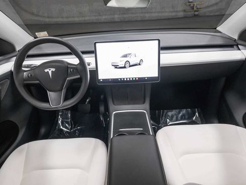 Used 2023 Tesla Model Y AWD image 15