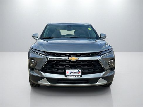 Used 2025 Chevrolet Blazer LT image 2