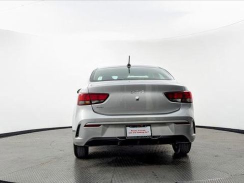Used 2022 Kia Rio LX image 7