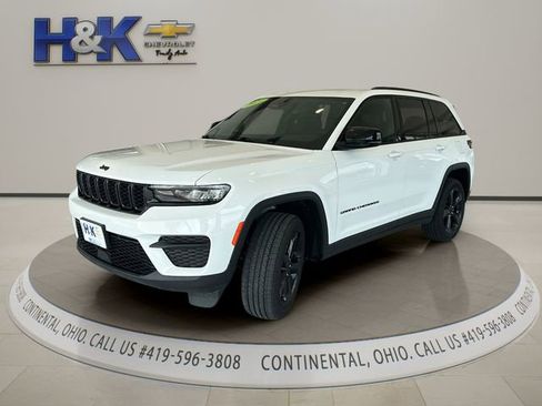 Used 2023 Jeep Grand Cherokee Altitude AWD/4WD image 3