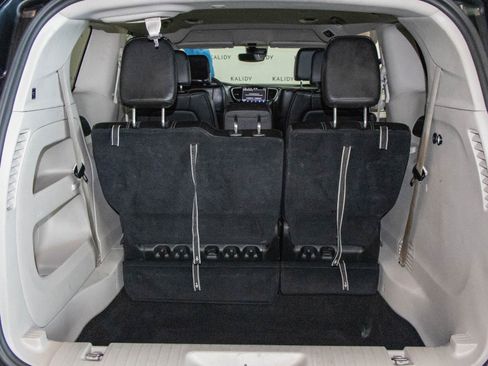 Used 2024 Chrysler Pacifica Touring-L FWD image 23