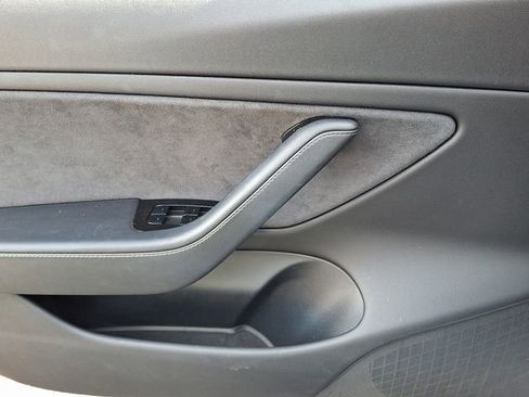 Used 2018 Tesla Model 3 Long Range image 16