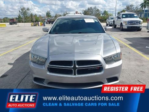 Used 2014 Dodge Charger SE w/ Connectivity Group image 11