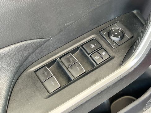 Used 2025 Toyota RAV4 XLE AWD/4WD image 25