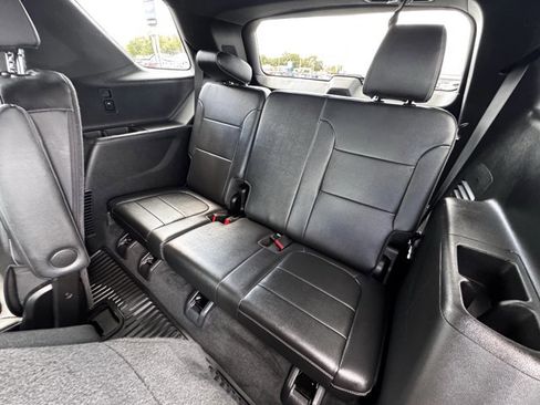 Used 2022 Chevrolet Traverse LT image 8