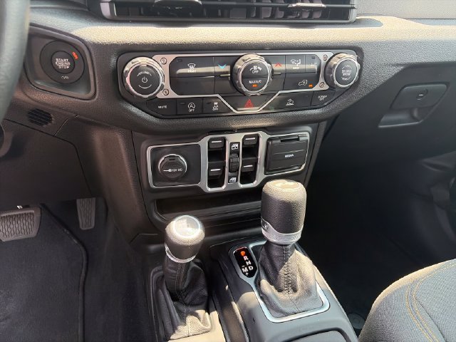 Used 2025 Jeep Wrangler Unlimited Sport AWD/4WD image 18