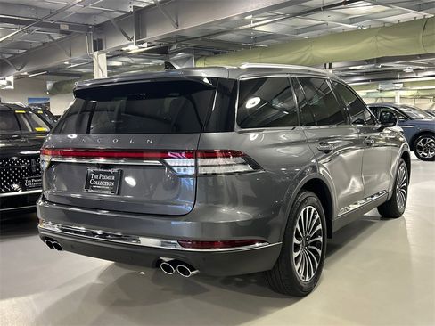 Used 2023 Lincoln Aviator AWD w/ Premium Package image 2