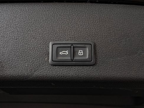 Used 2021 Audi e-tron Premium w/ Convenience Plus Package AWD/4WD image 37