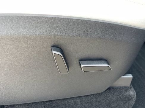Used 2023 Tesla Model Y Long Range AWD/4WD image 23