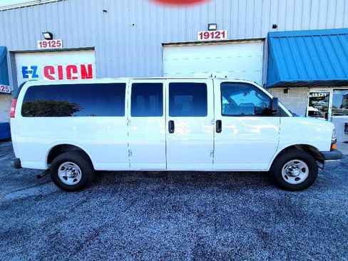 Used 2017 Chevrolet Express 3500 LT w/ LT Preferred Equipment Group image 2