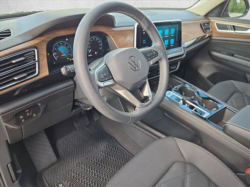 Used 2024 Volkswagen Atlas SE FWD image 10