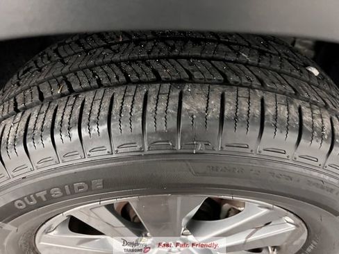 Used 2025 Nissan Pathfinder SV FWD image 19