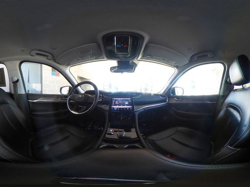 Used 2024 Jeep Grand Cherokee Limited image 42