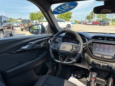 Used 2022 Chevrolet TrailBlazer RS w/ Sun and Liftgate Package AWD/4WD image 22