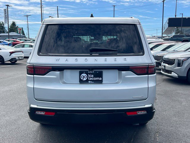 Used 2024 Jeep Wagoneer L Series II w/ Flexible Seating Group AWD/4WD image 10