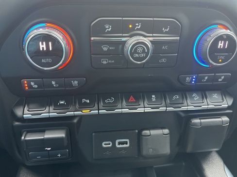 Used 2022 Chevrolet Silverado 1500 LTZ w/ LTZ Premium Package image 28