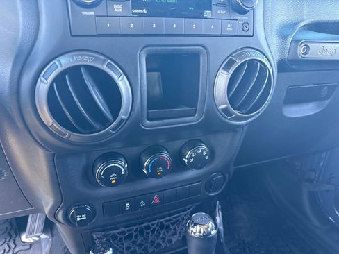 Used 2018 Jeep Wrangler Unlimited Sport w/ Connectivity Group image 24