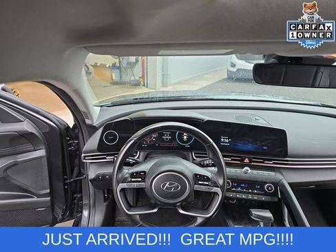 Used 2023 Hyundai Elantra Limited FWD image 16