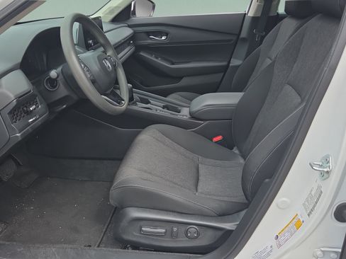 Certified 2023 Honda Accord EX image 9