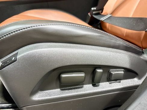 Used 2017 Chevrolet Equinox Premier w/ Enhanced Convenience Package AWD/4WD image 18