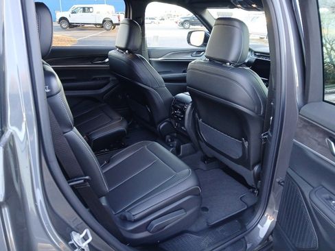 New 2025 Jeep Grand Cherokee L Limited image 34