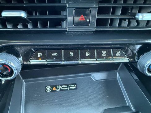 Used 2025 Chevrolet Suburban Z71 AWD/4WD image 49