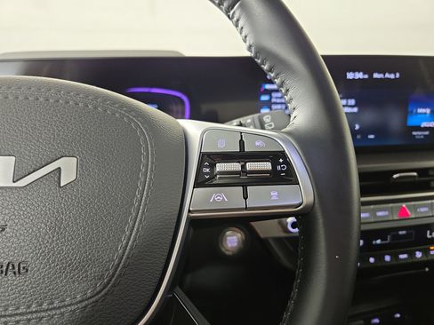 Used 2025 Kia Telluride S FWD image 17