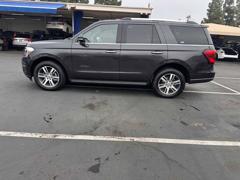 Used 2024 Ford Expedition Limited image 2