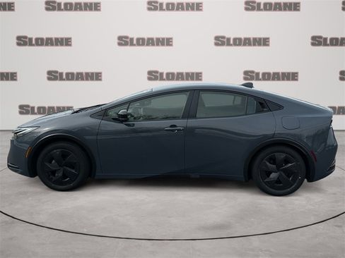 Used 2024 Toyota Prius LE image 2