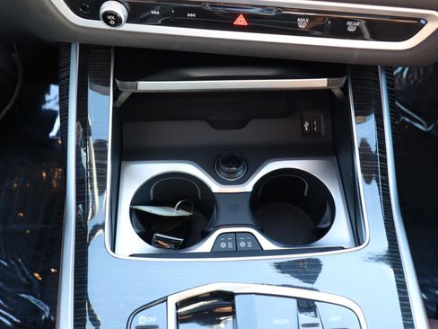 Used 2025 BMW X7 M60i w/ Executive Package image 28