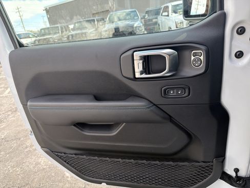 Certified 2023 Jeep Wrangler Unlimited Rubicon 4xe w/ Steel Bumper Group image 34