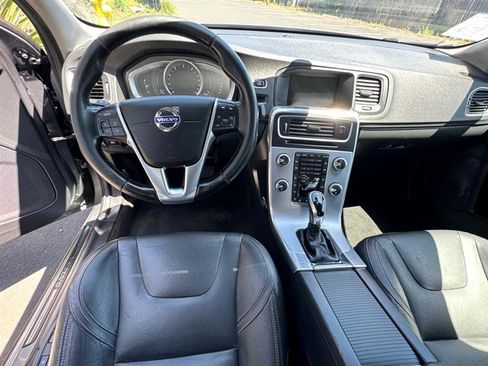 Used 2018 Volvo S60 T5 Dynamic w/ Vision Package image 9