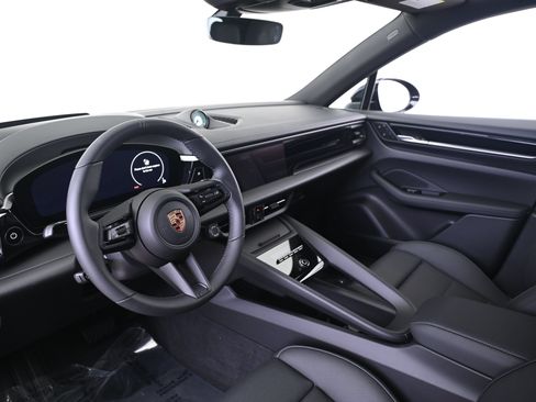 Used 2025 Porsche Macan 4 Electric AWD/4WD image 4