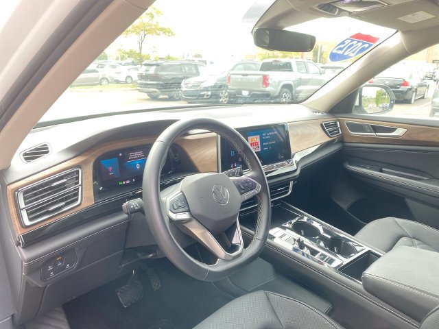 Used 2025 Volkswagen Atlas SE AWD/4WD image 10